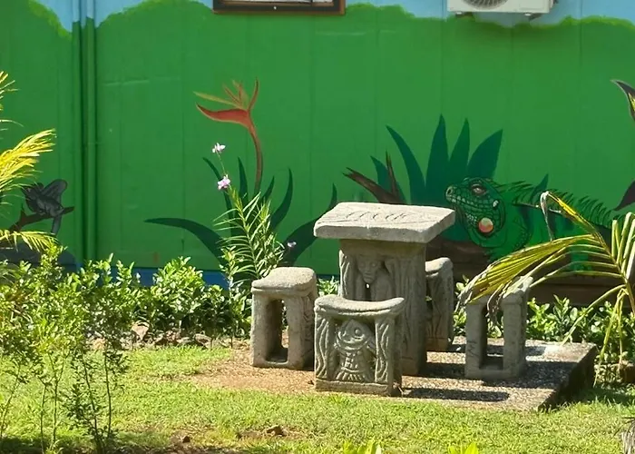 Casa Iguana - Walk *